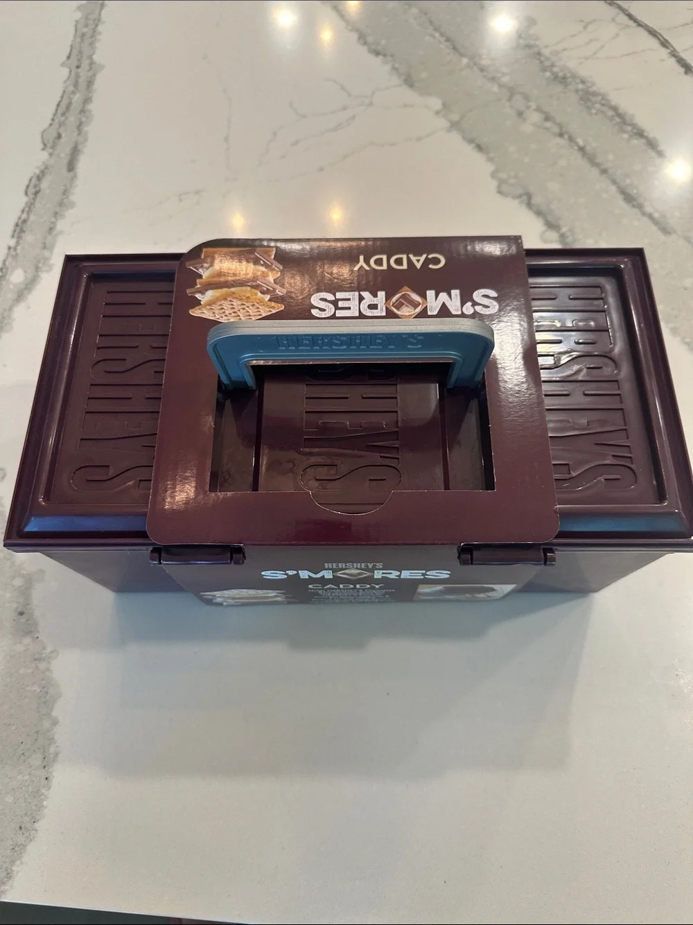 S'mores Caddy in Brown with Blue Handle